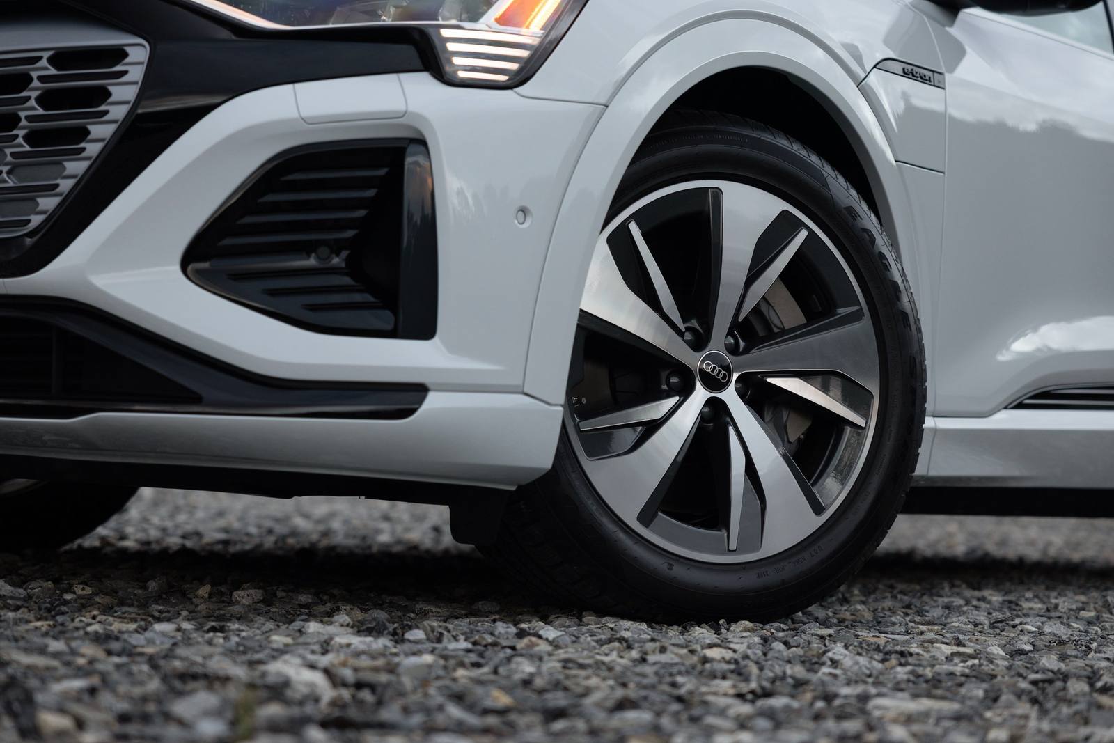 Q8 Sportback e-tron edition S line
