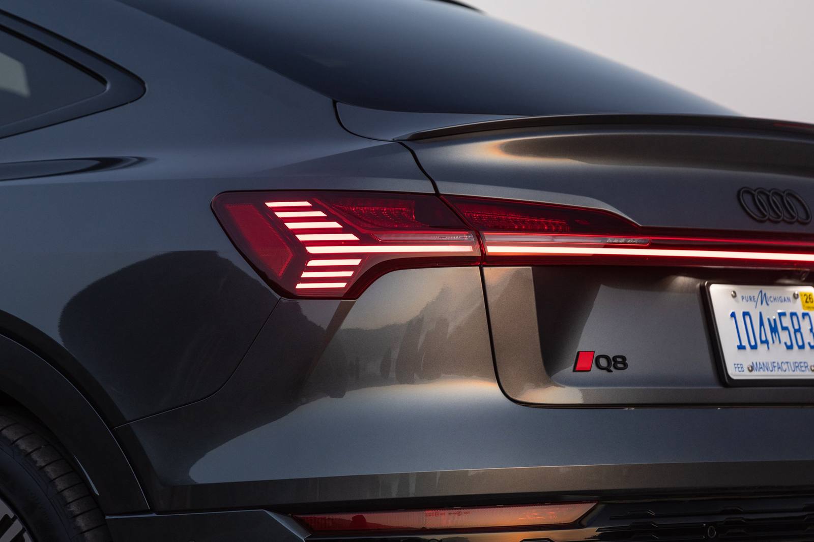 Q8 Sportback e-tron edition S line