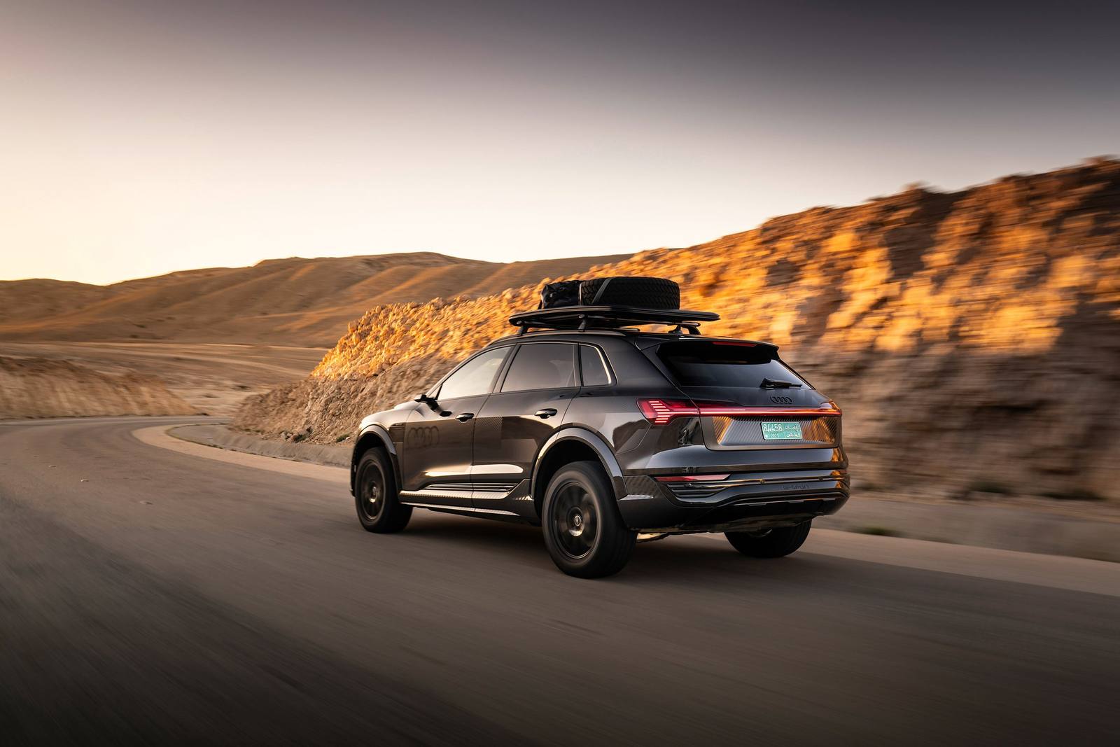 Q8 55 e-tron edition Dakar