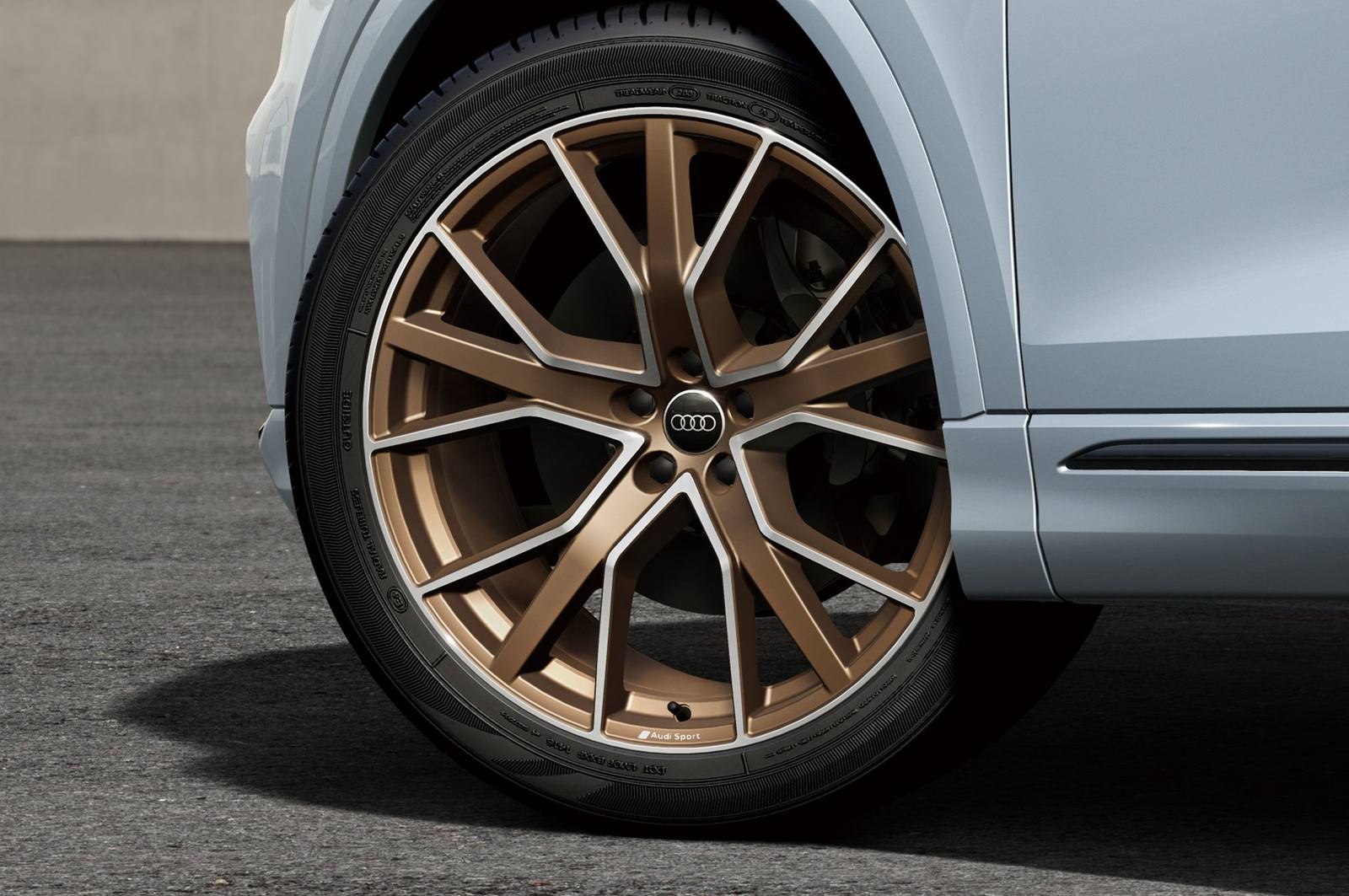 Q8 bronze edition