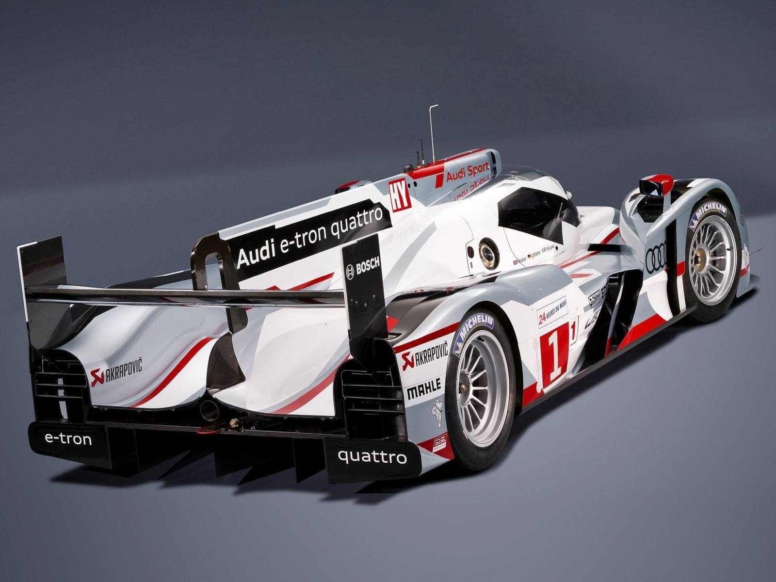 R18 e-tron quattro