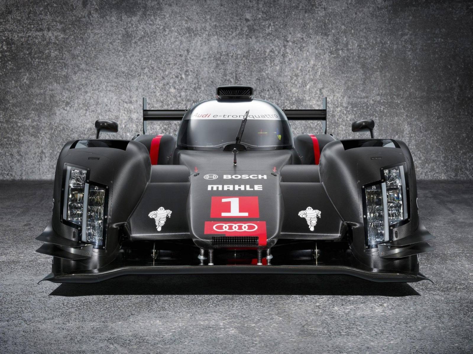 R18 e-tron quattro