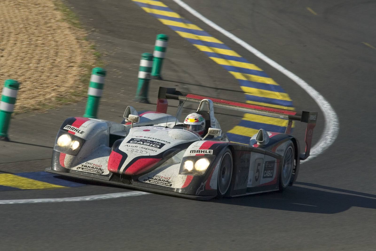 R8 (LMP) 2004