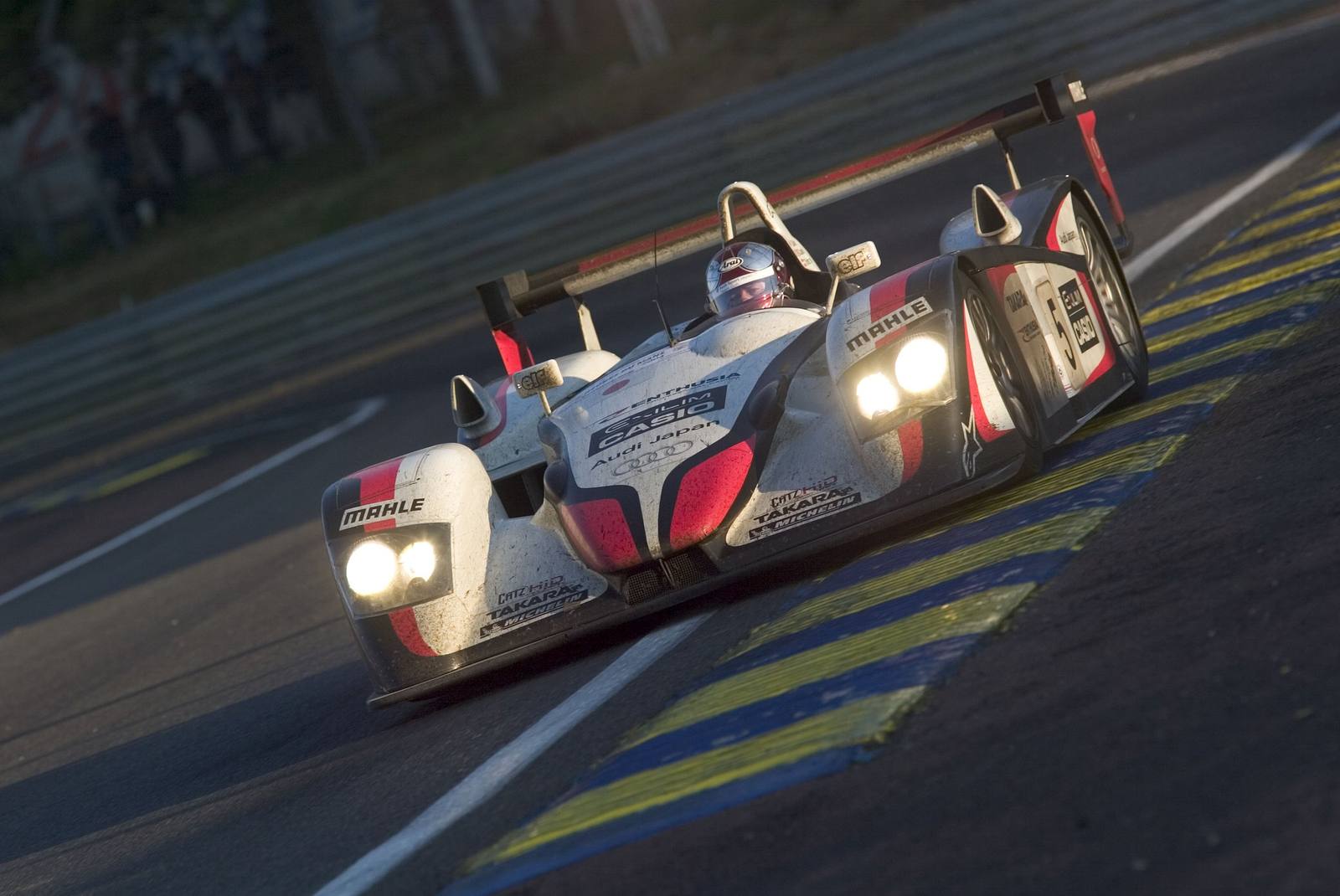 R8 (LMP) 2004