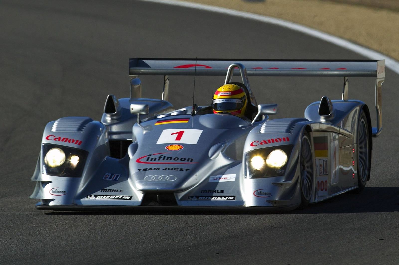 R8 (LMP900)