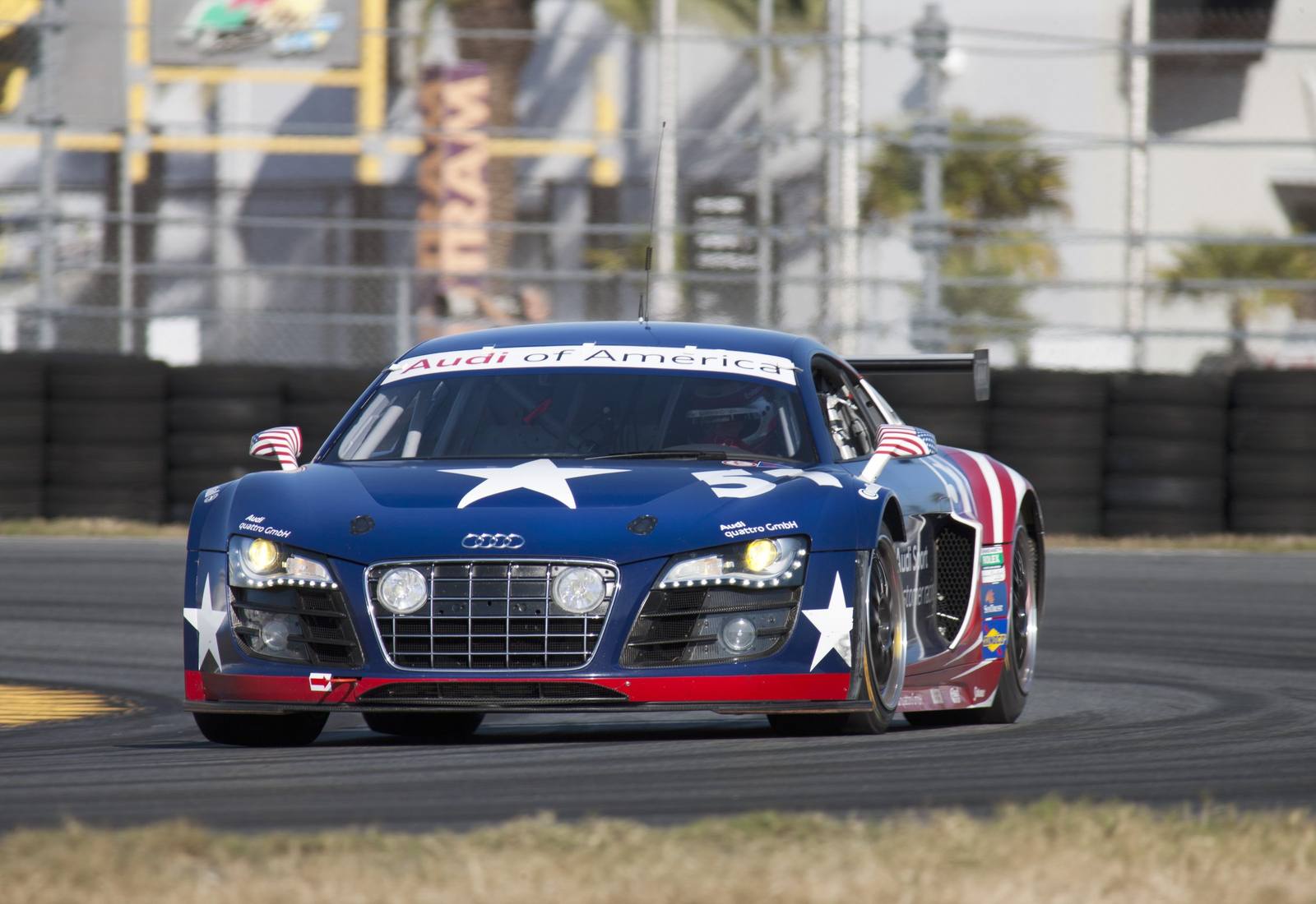 R8 GRAND-AM