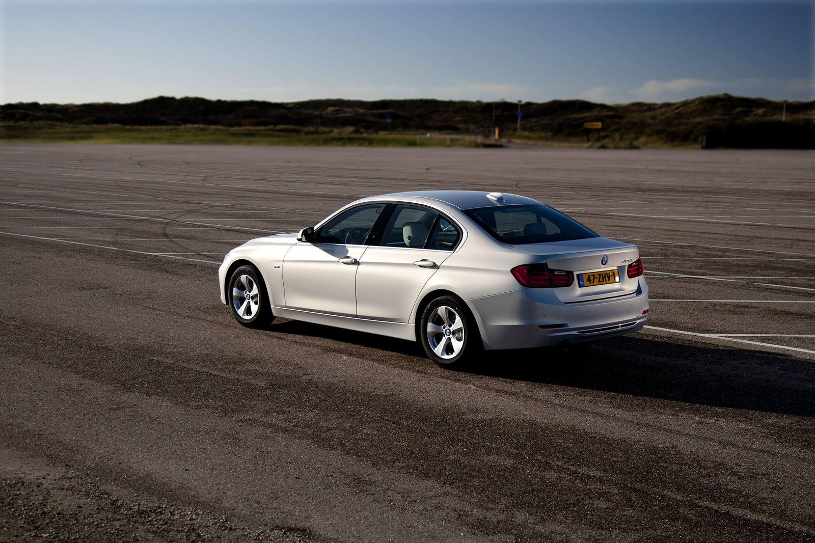 320i