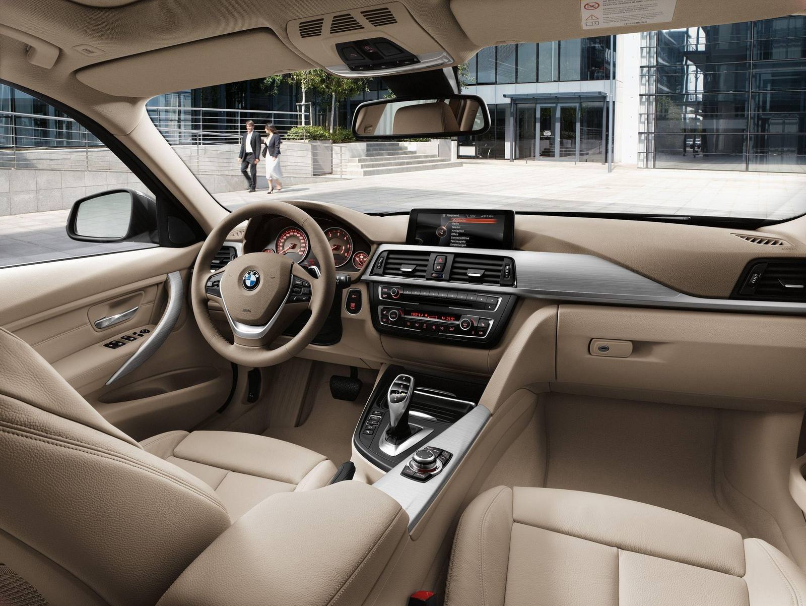 320i Touring