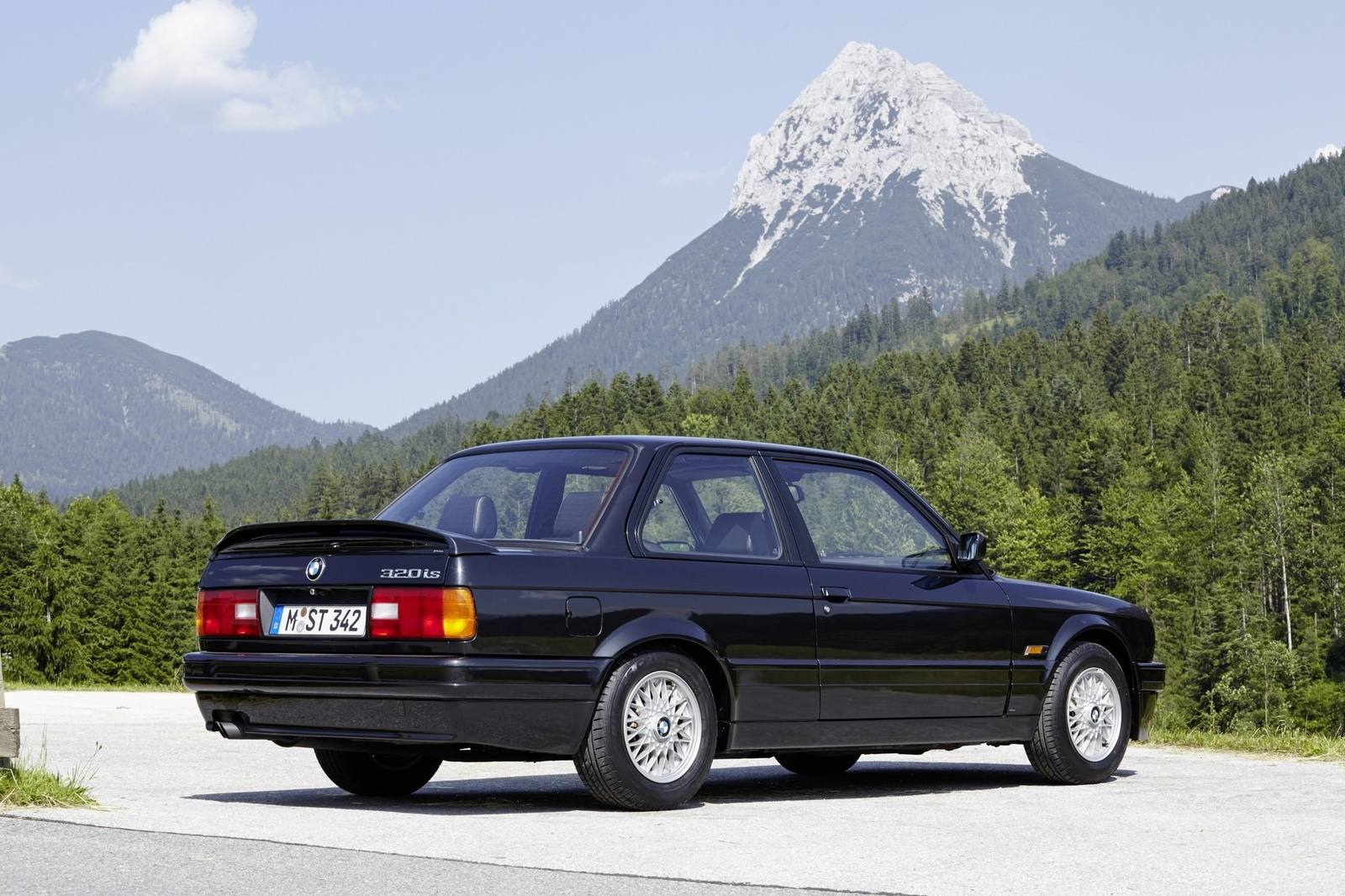 318i