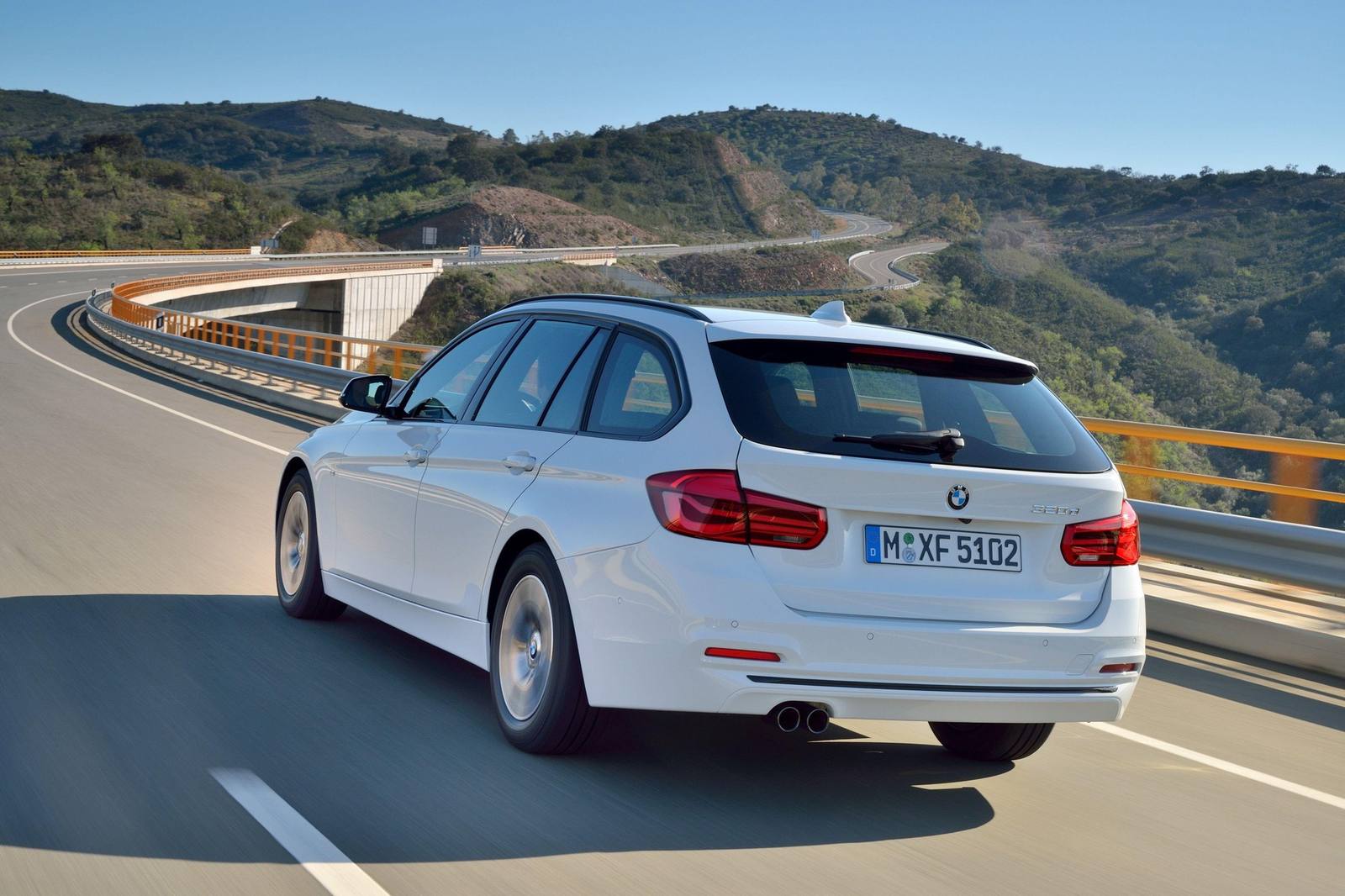 320i Touring