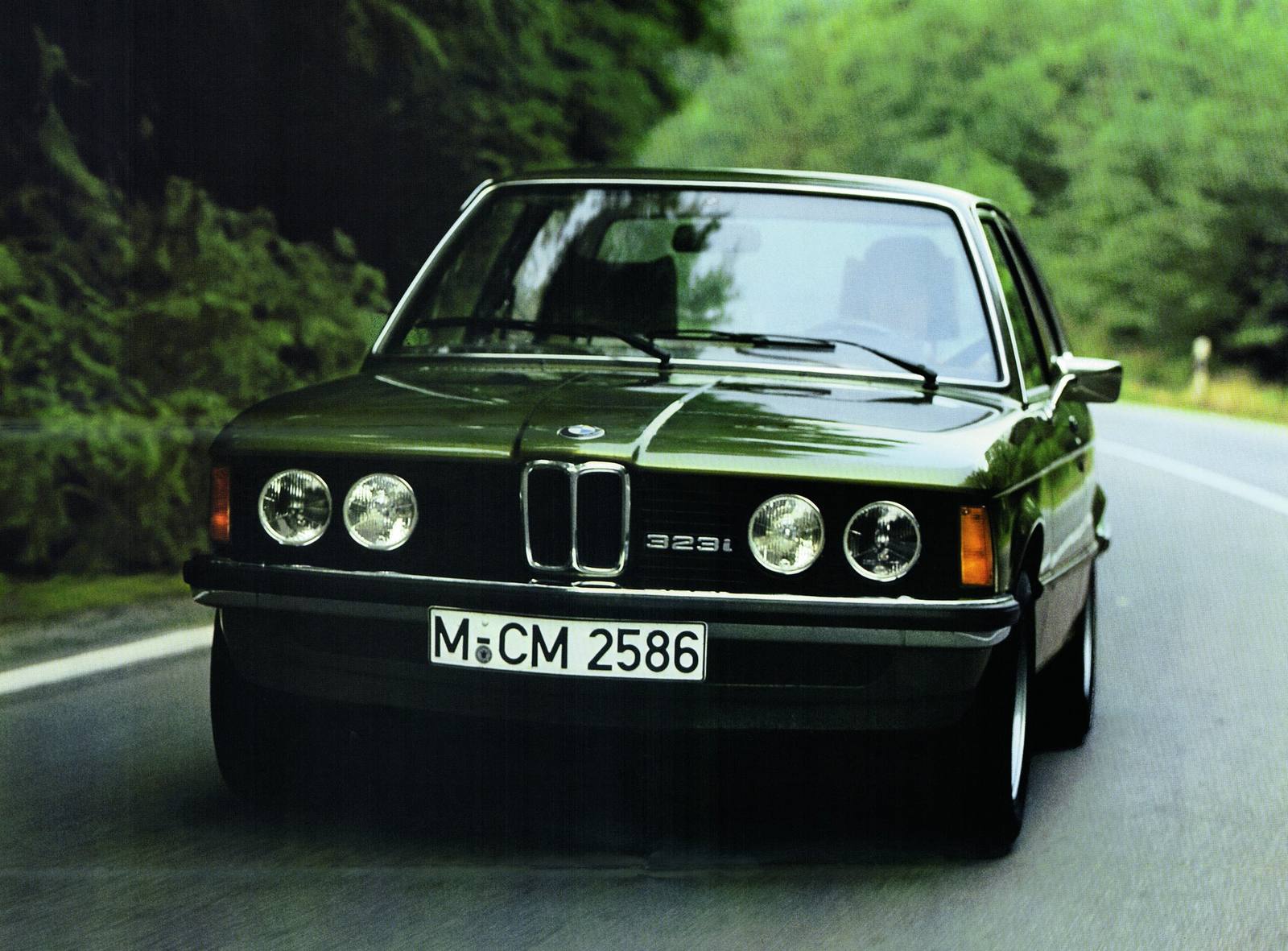 323i