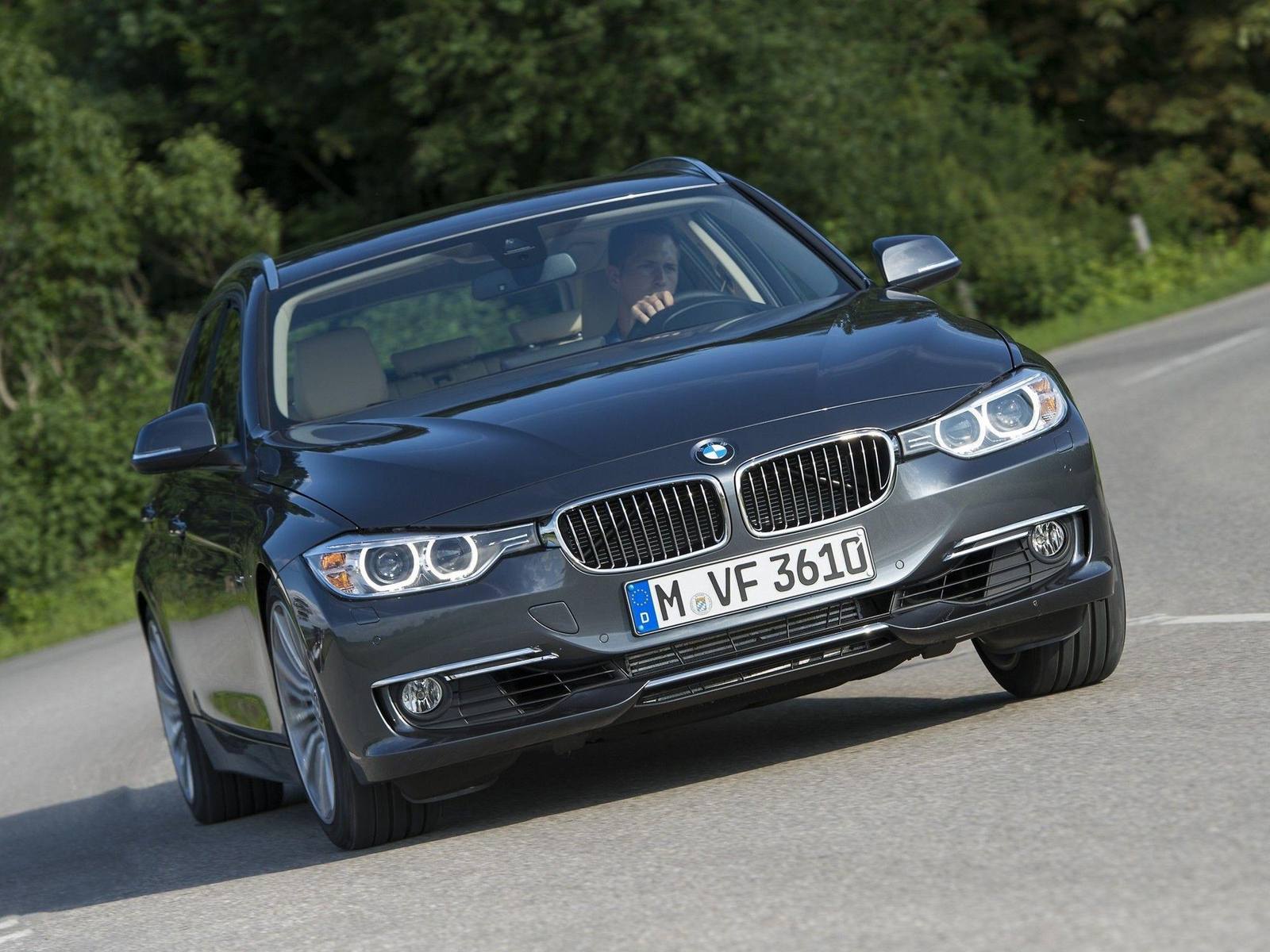 320i Touring