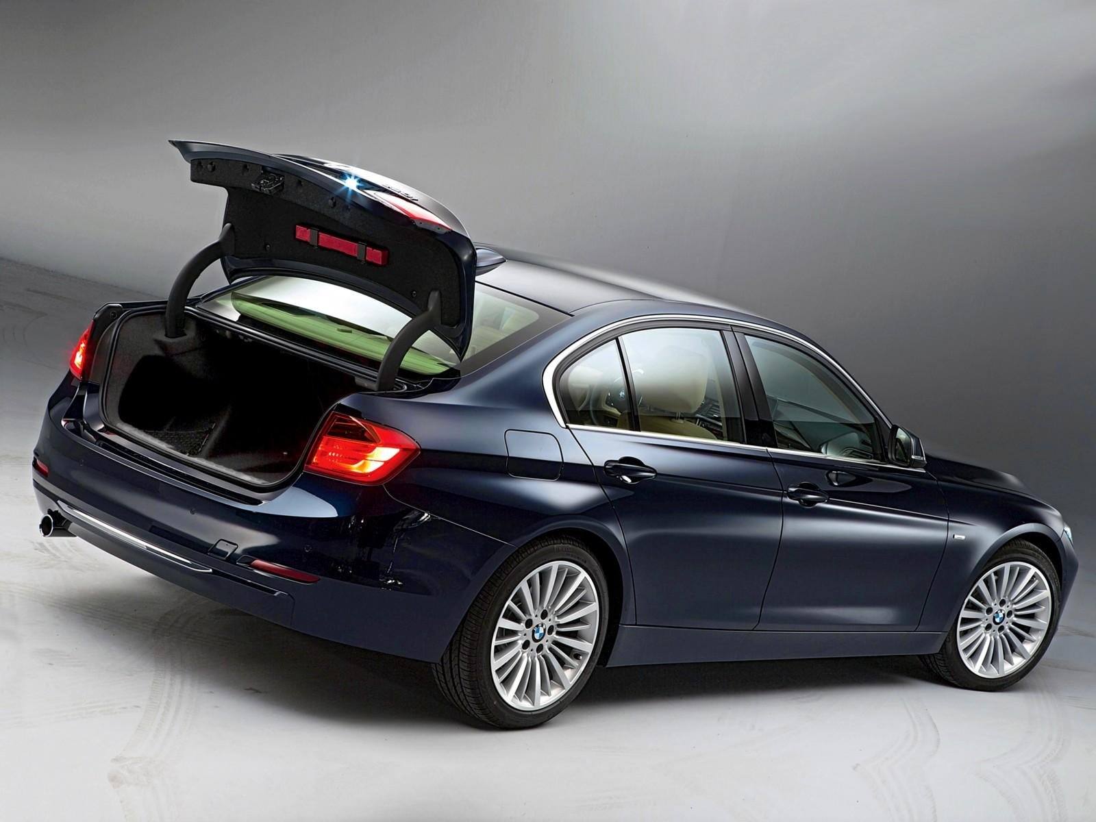 320i
