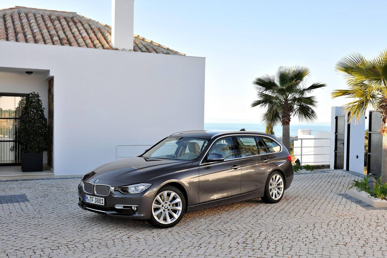 320i Touring