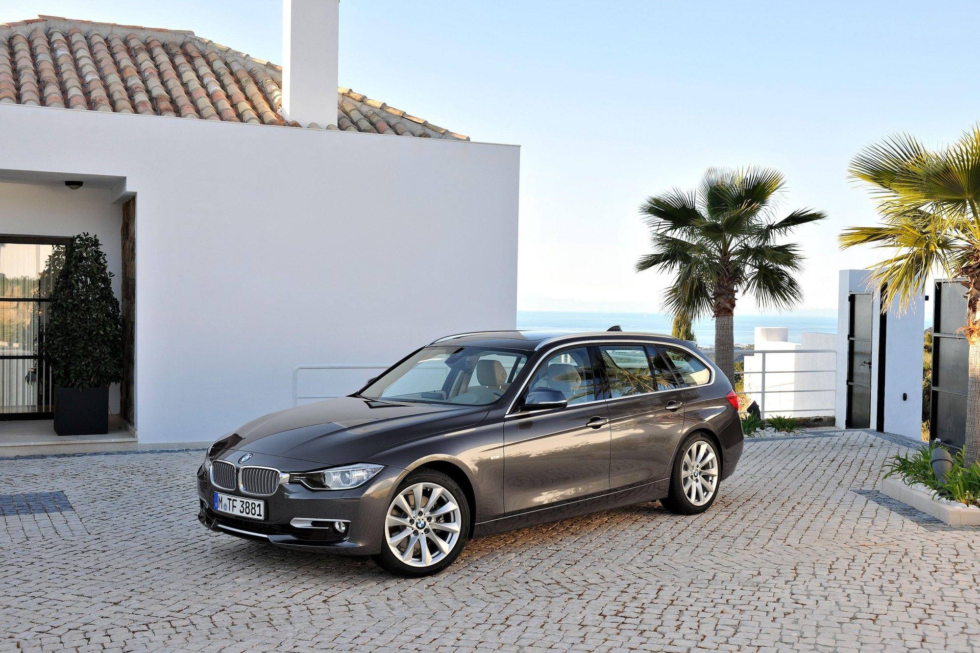 320i Touring