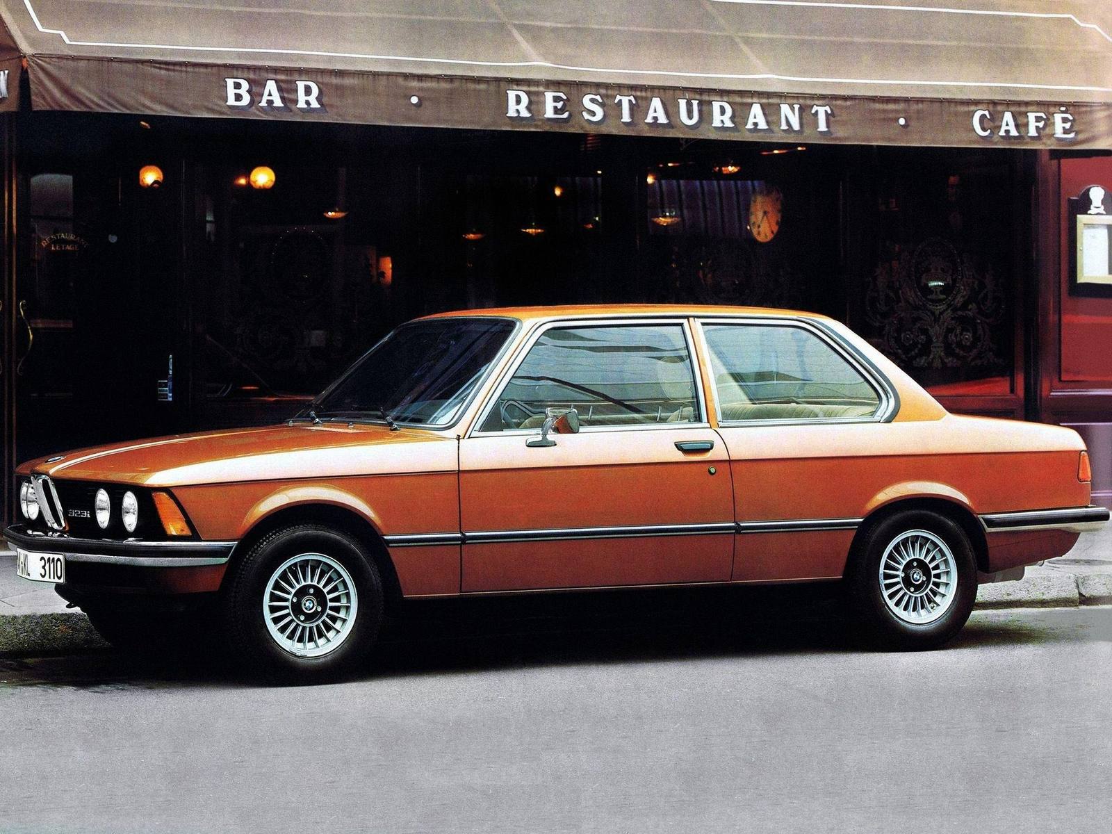 323i