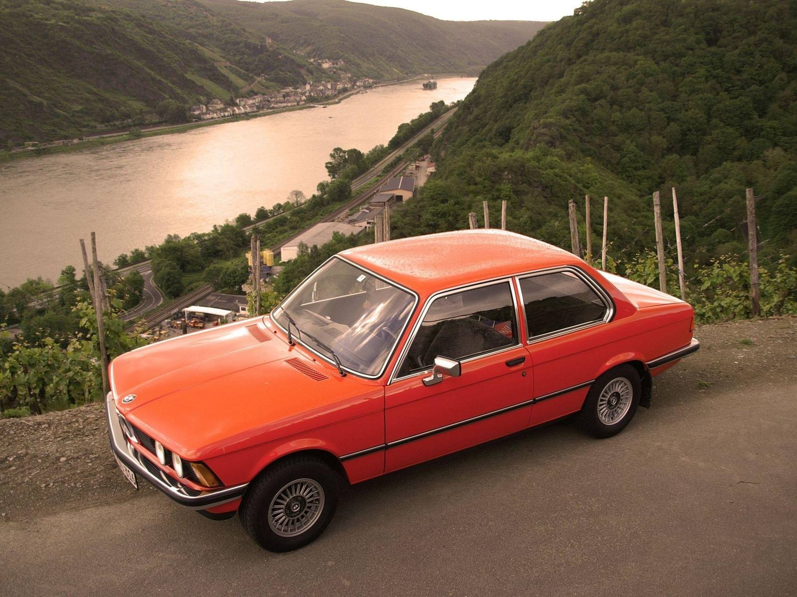 320i