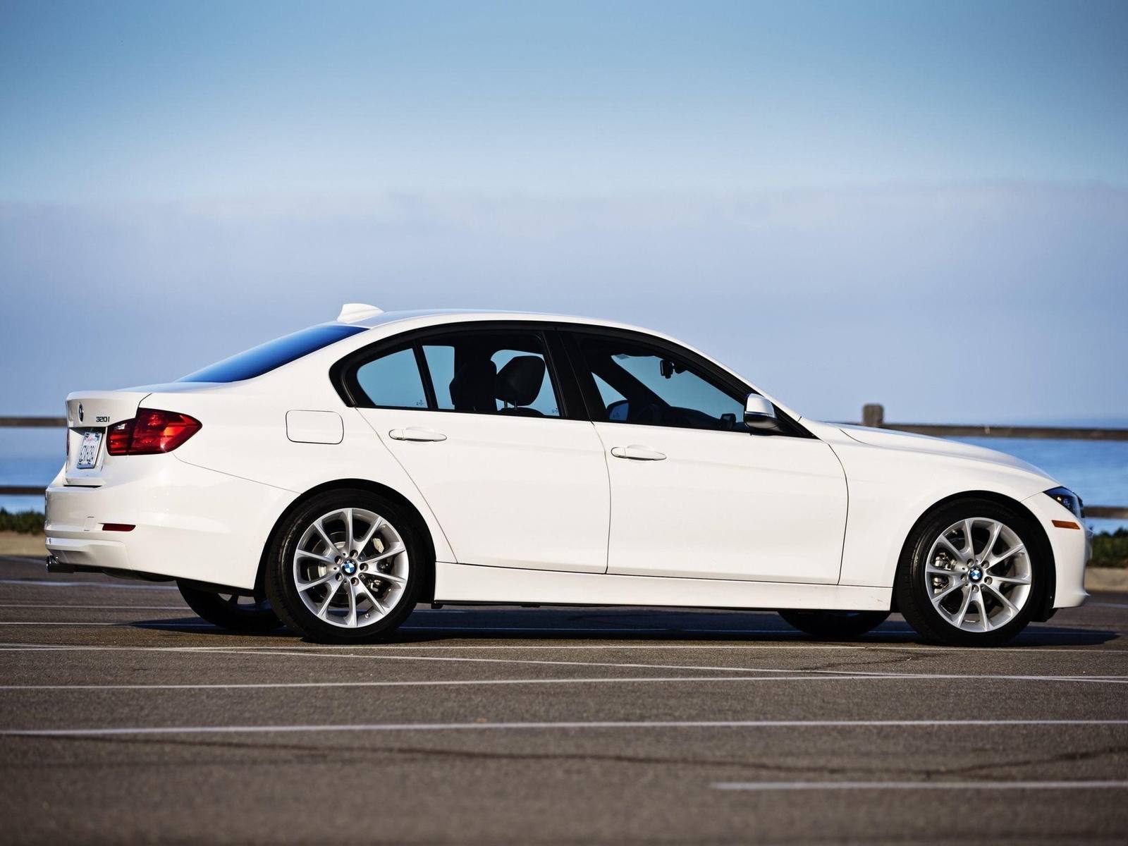 320i