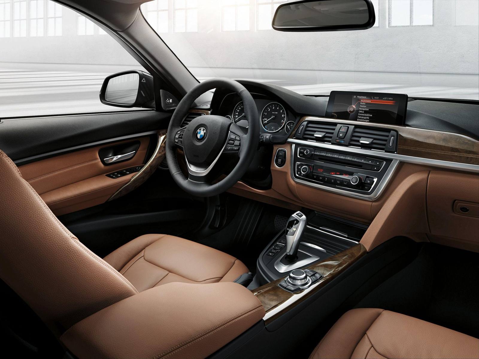 320i Touring