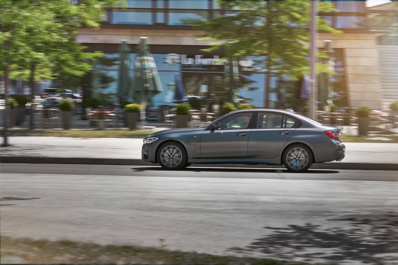 330e