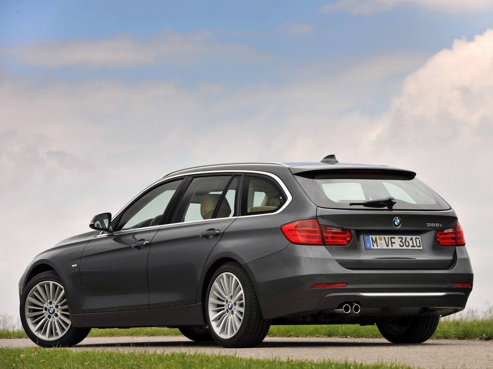 320i Touring