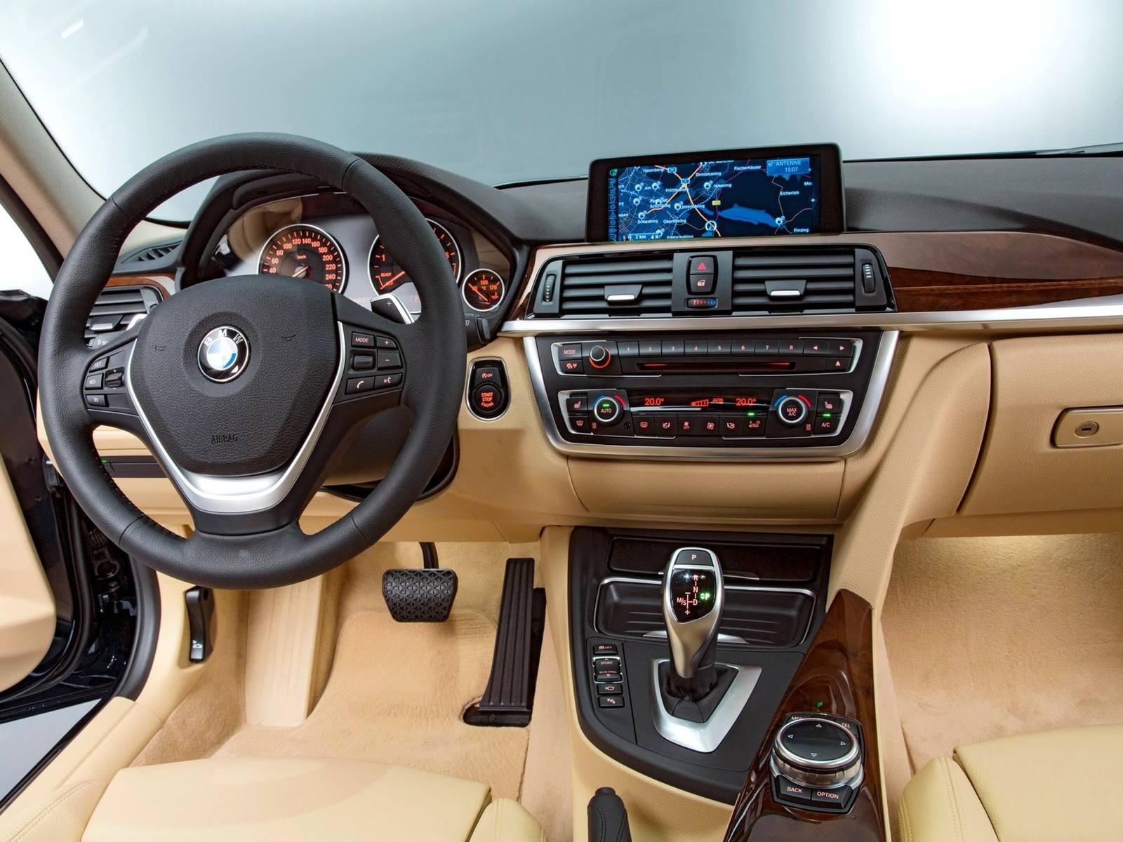320i
