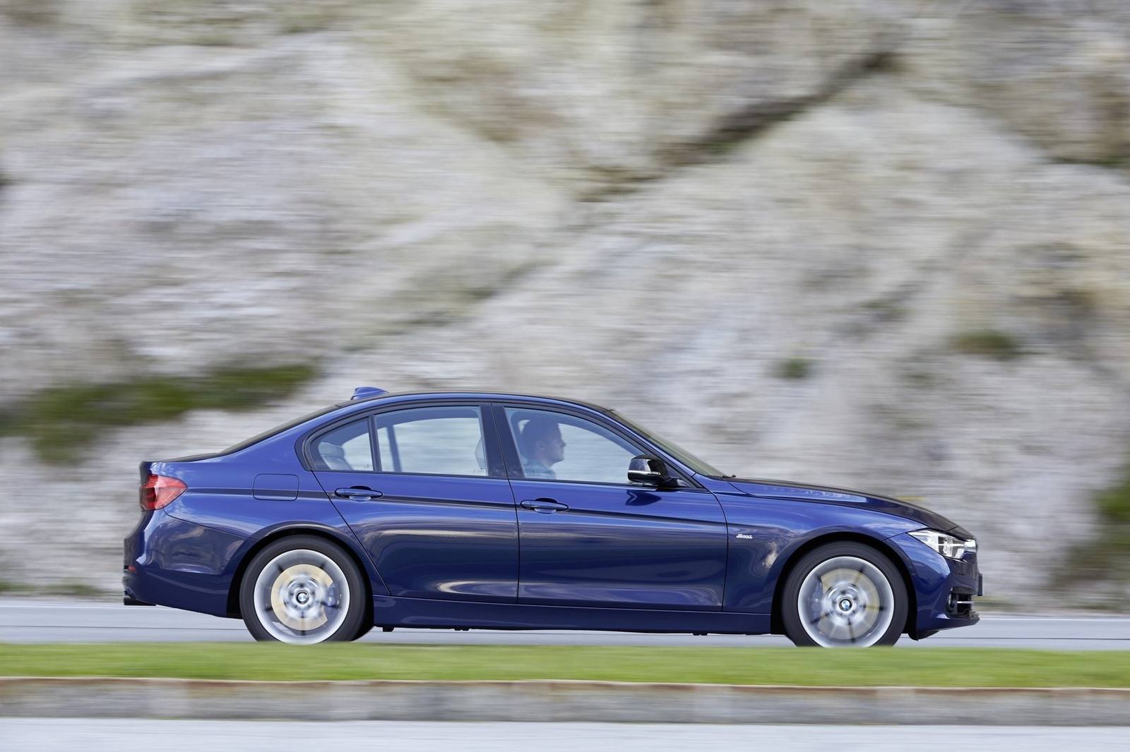 320i