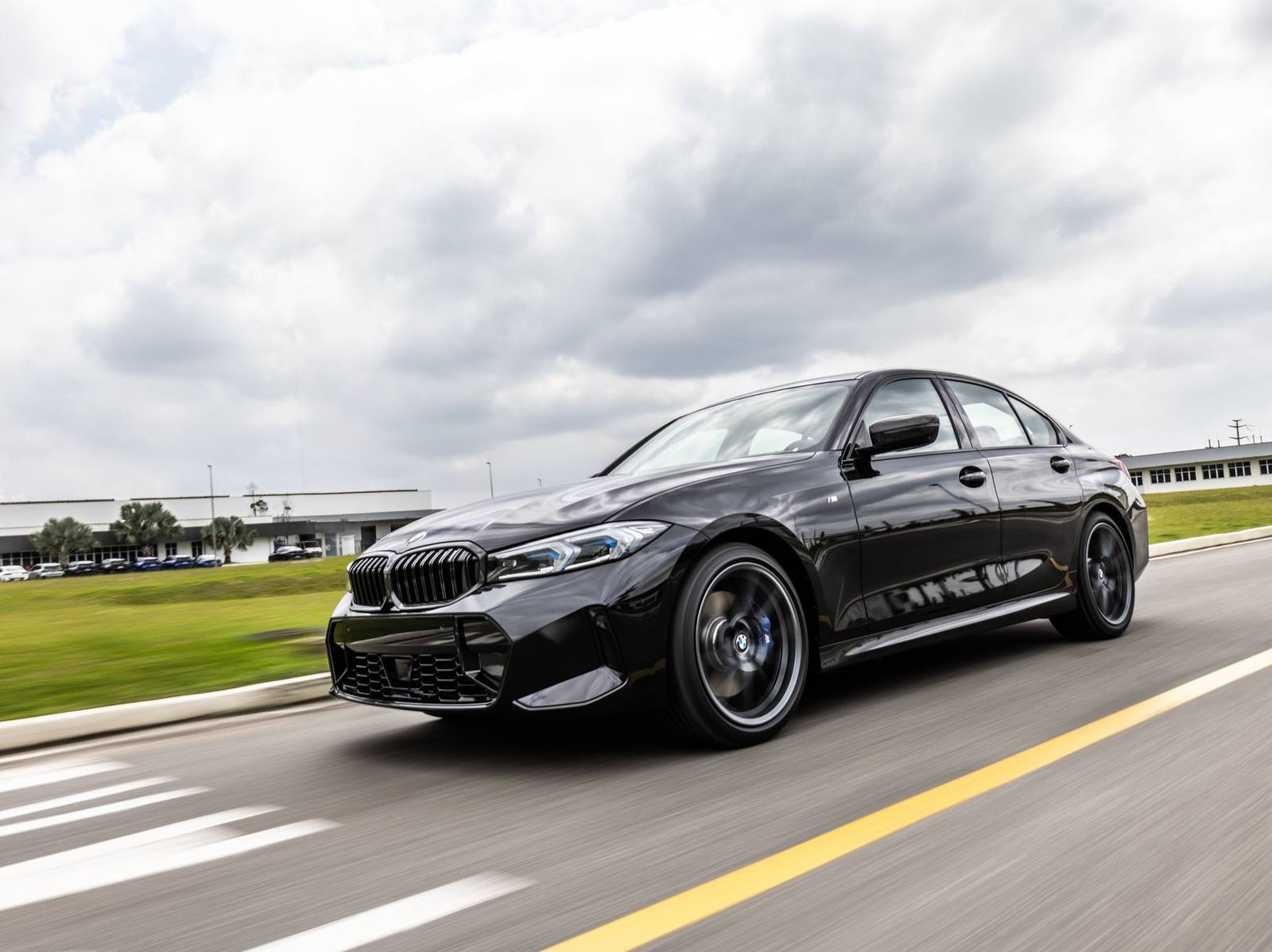 320i