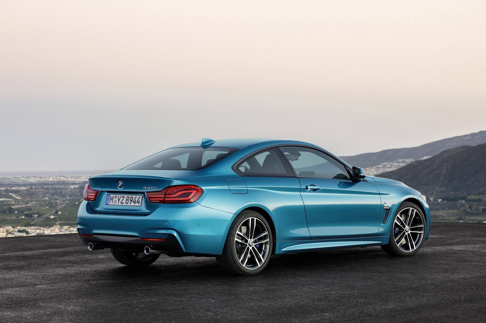 440i