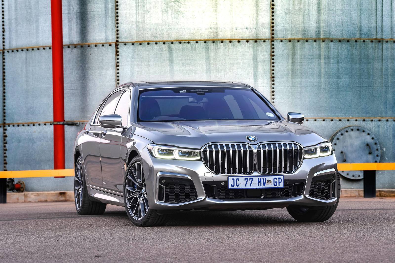 740i