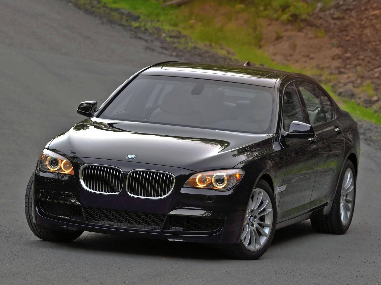 740i