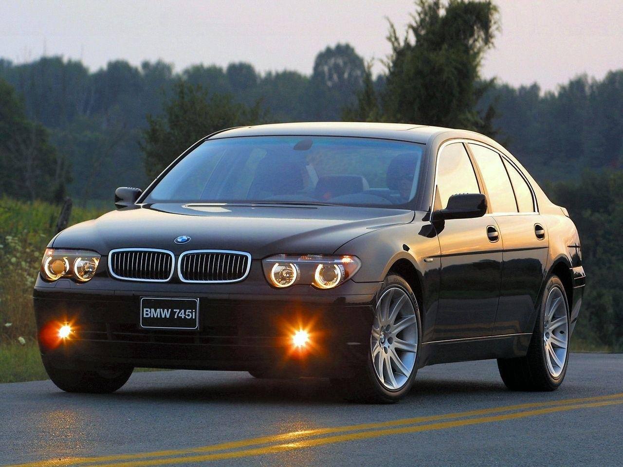 745i