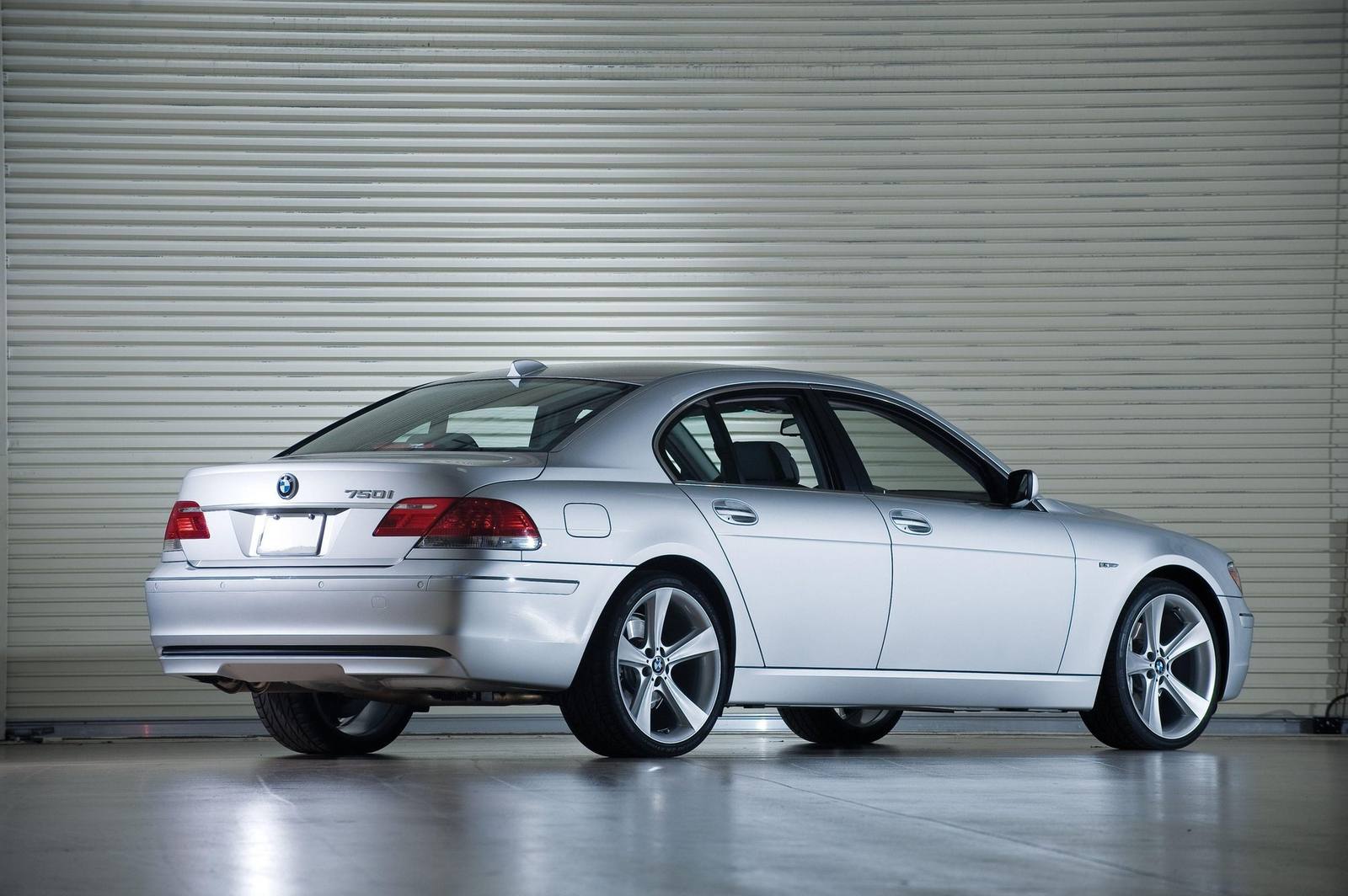 750i