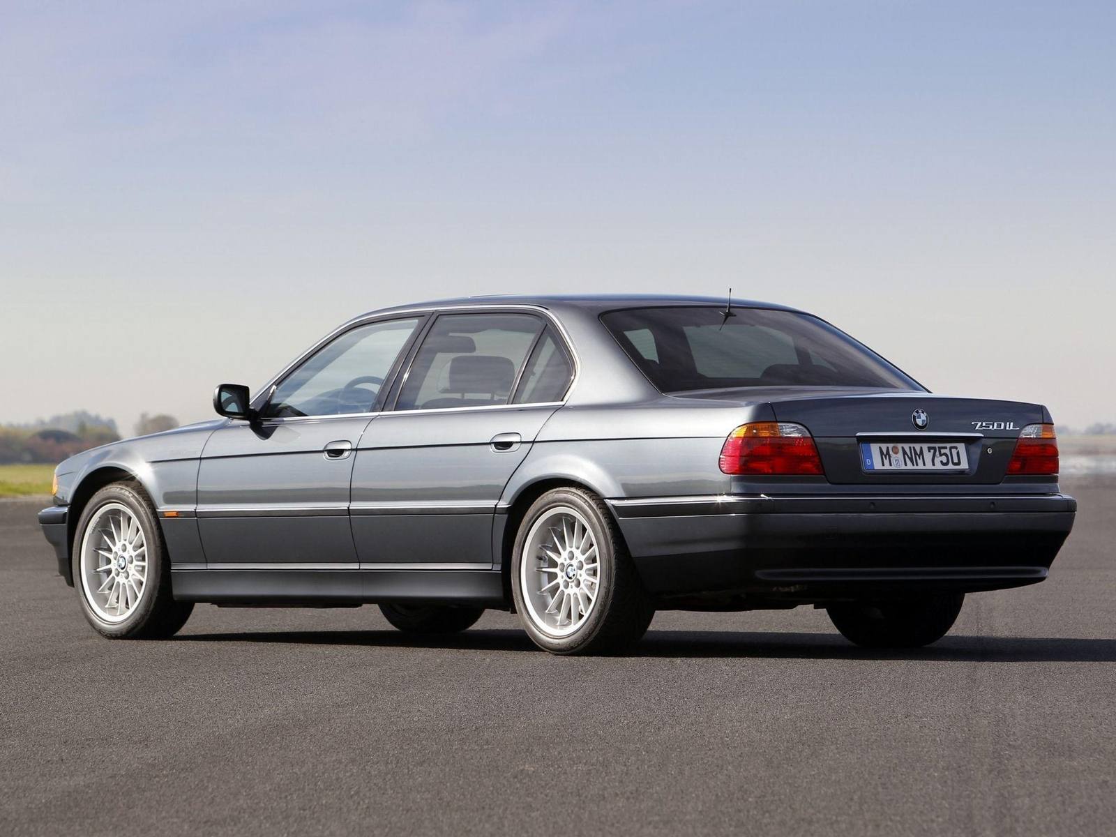 750i