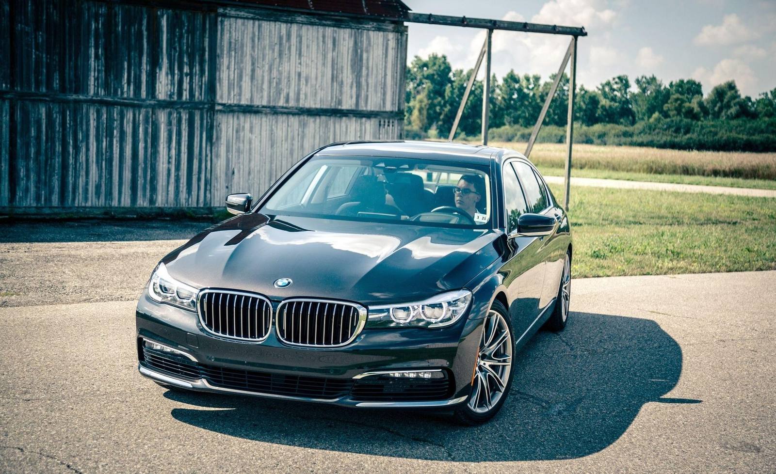 740i