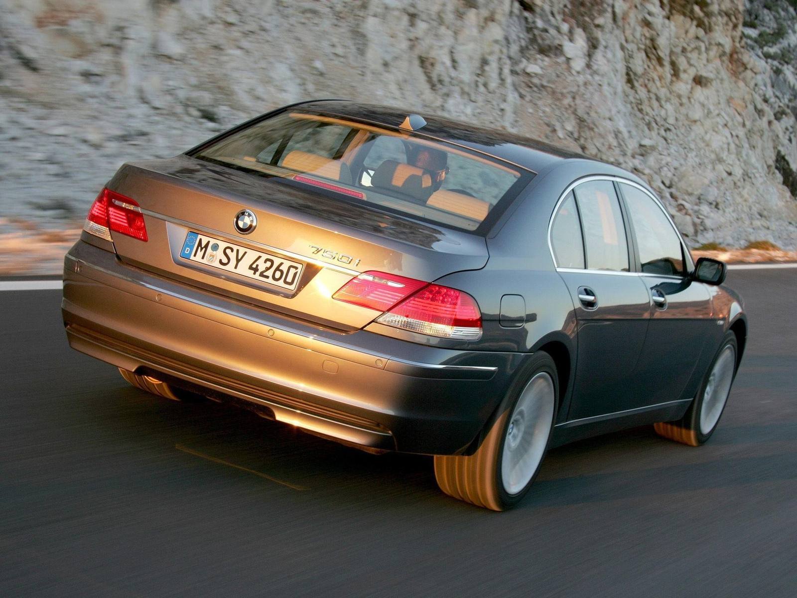 750i