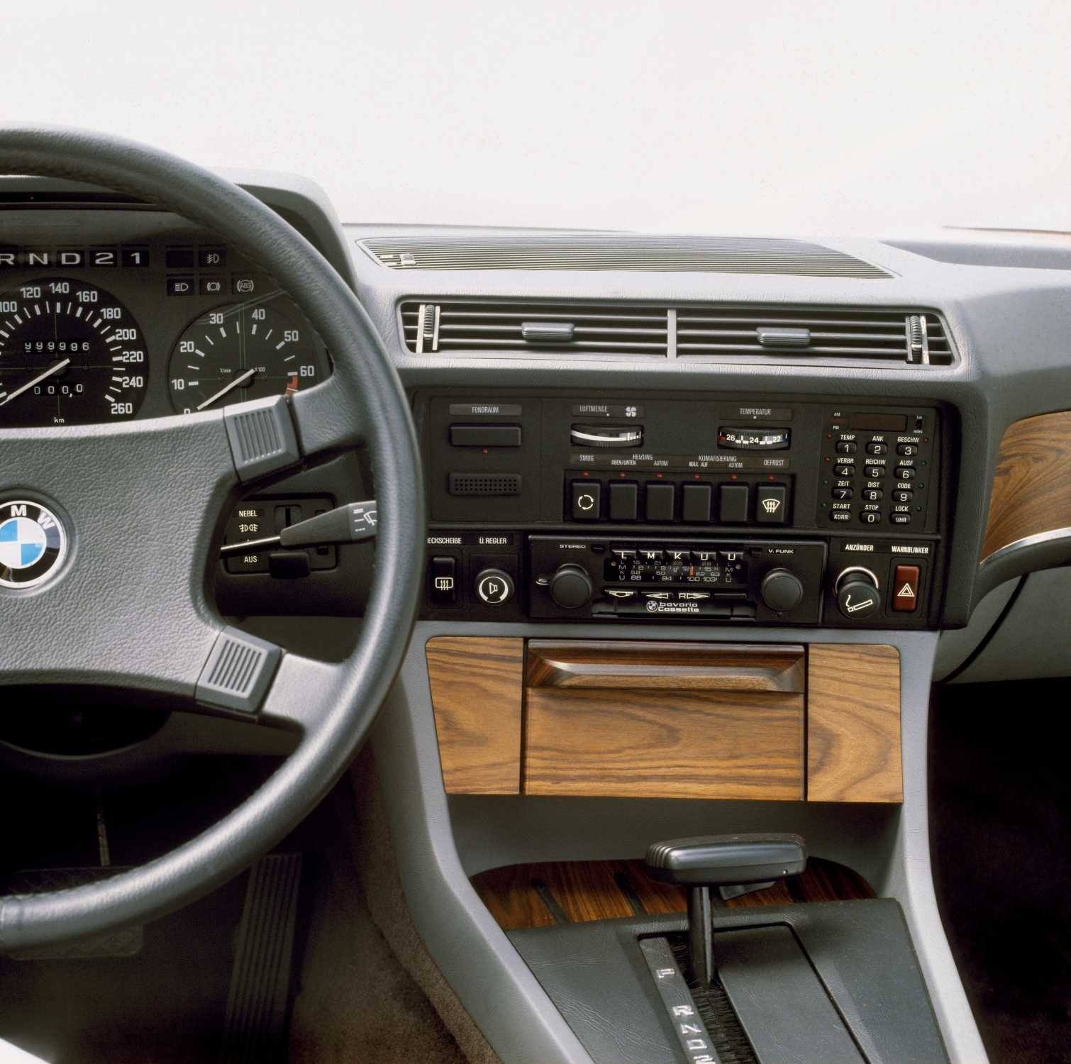 745i
