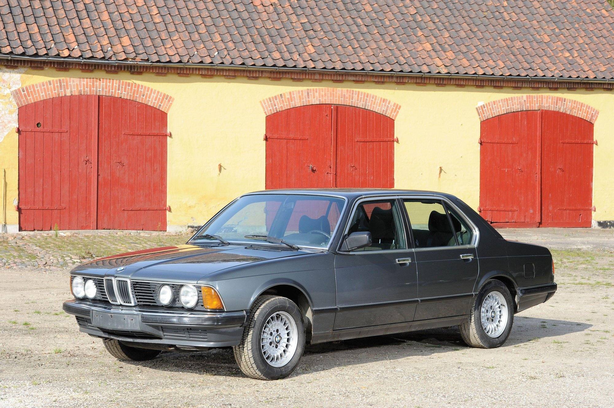 735i