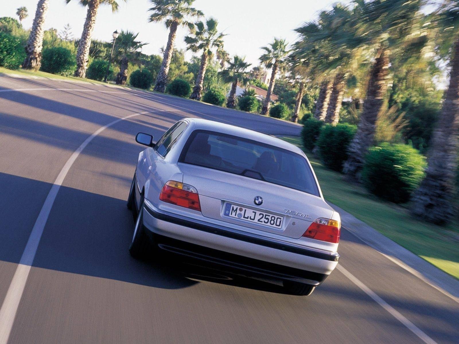 750i