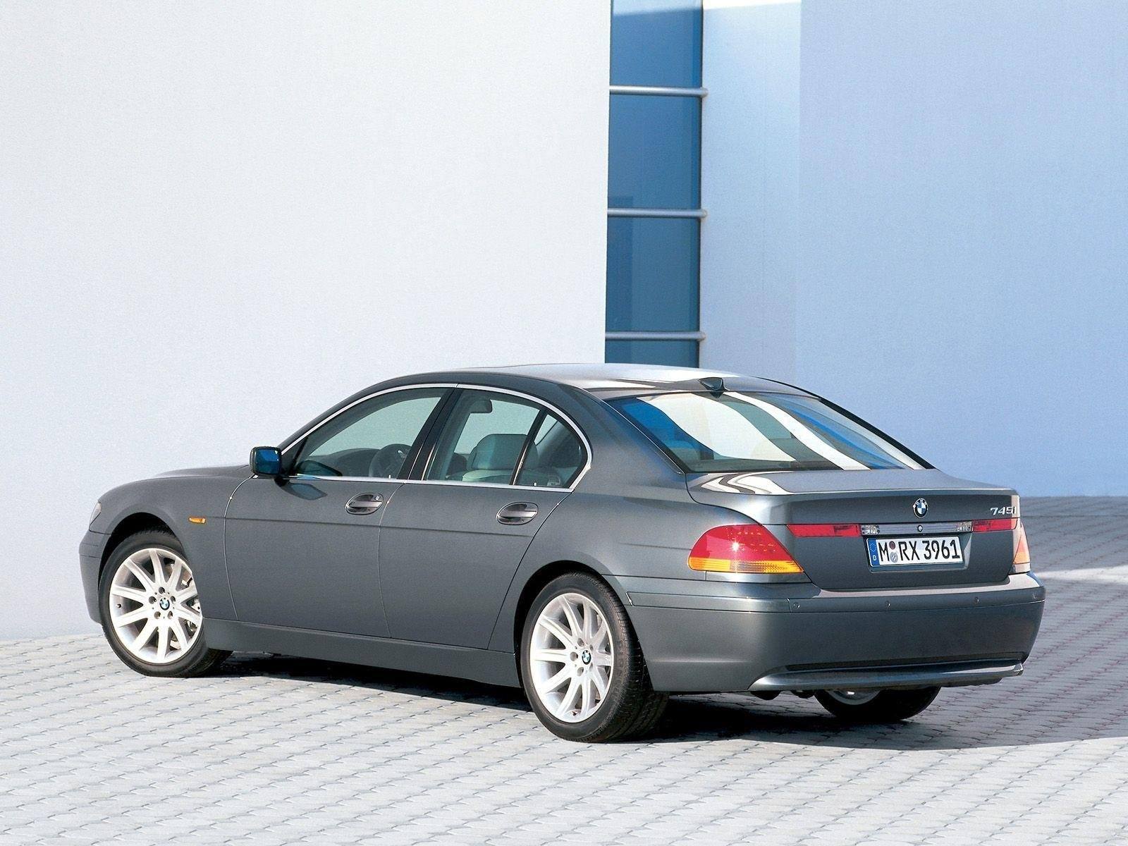 745i