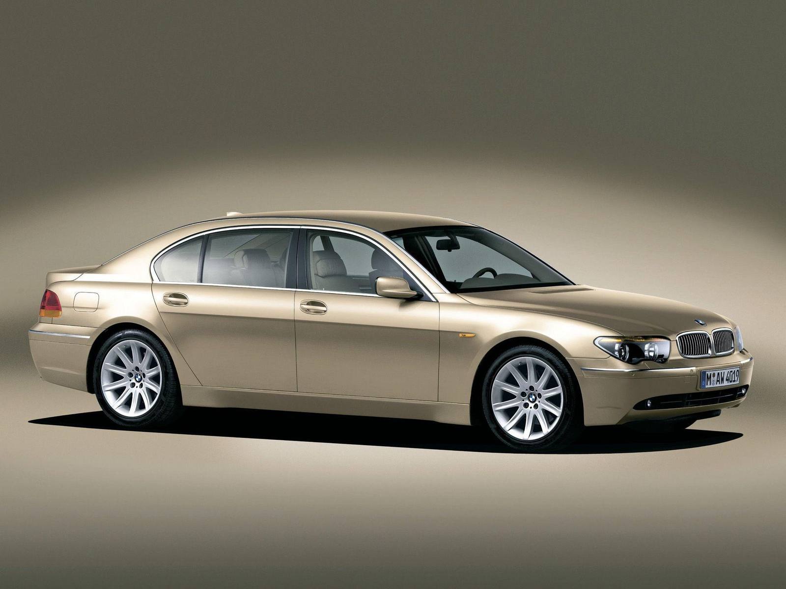 745i