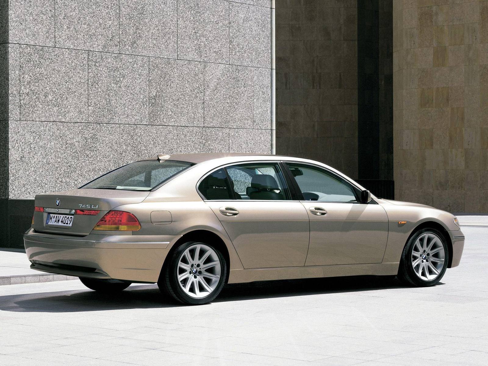 745i