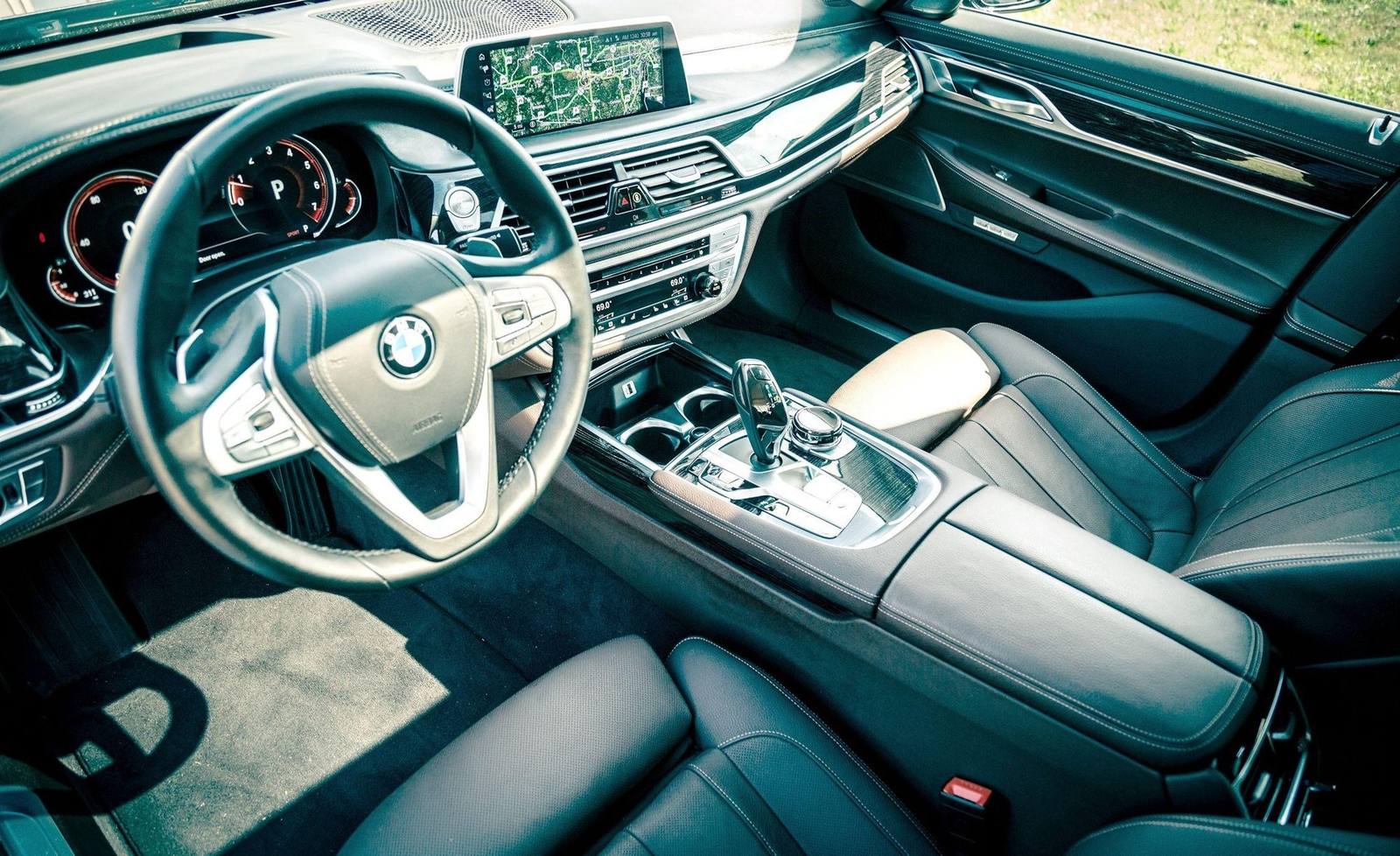 740i