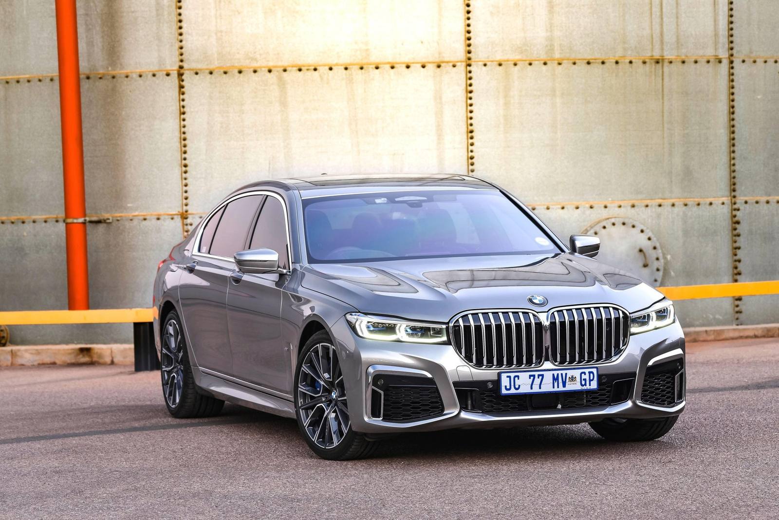 740i