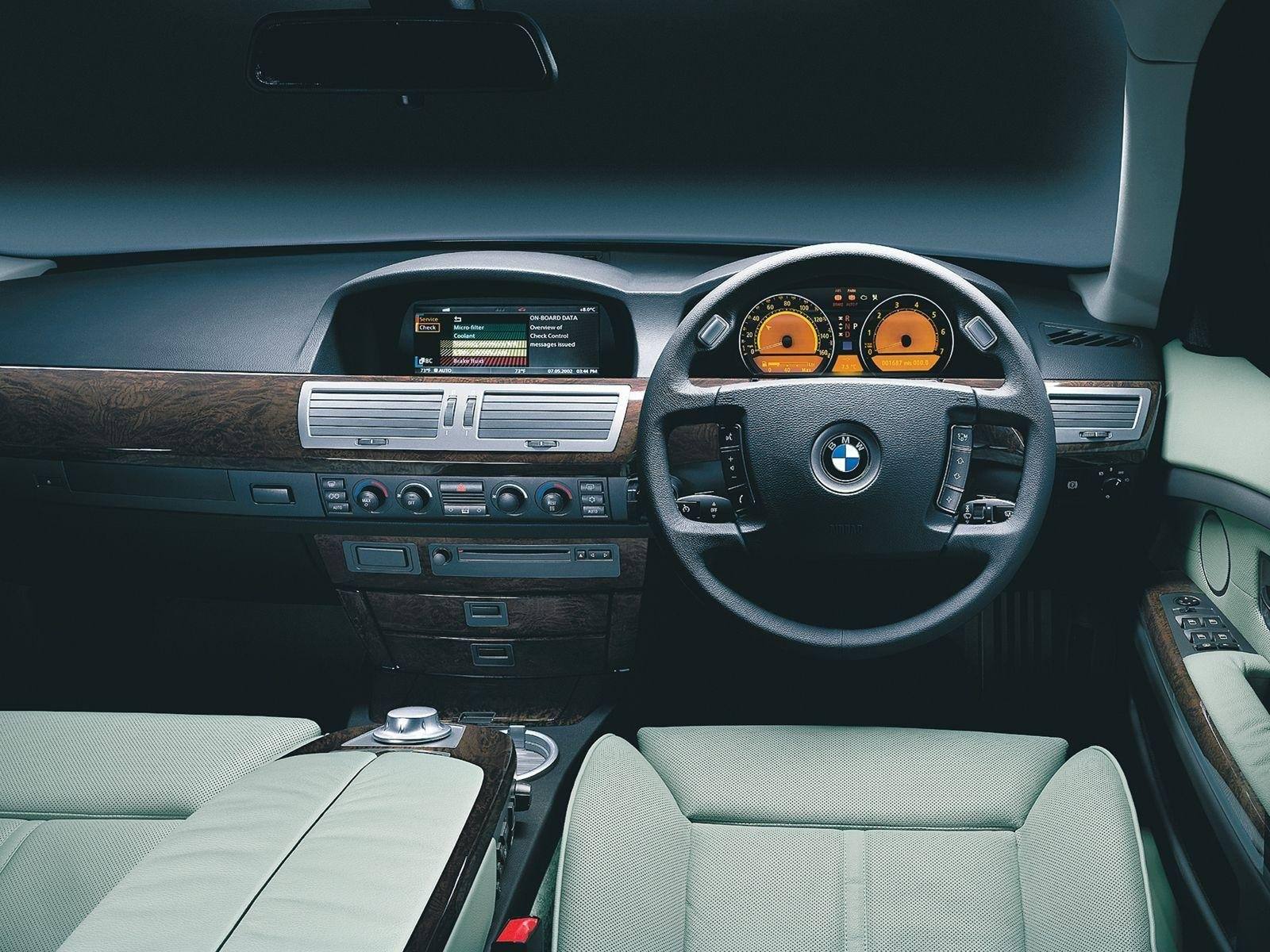 745i