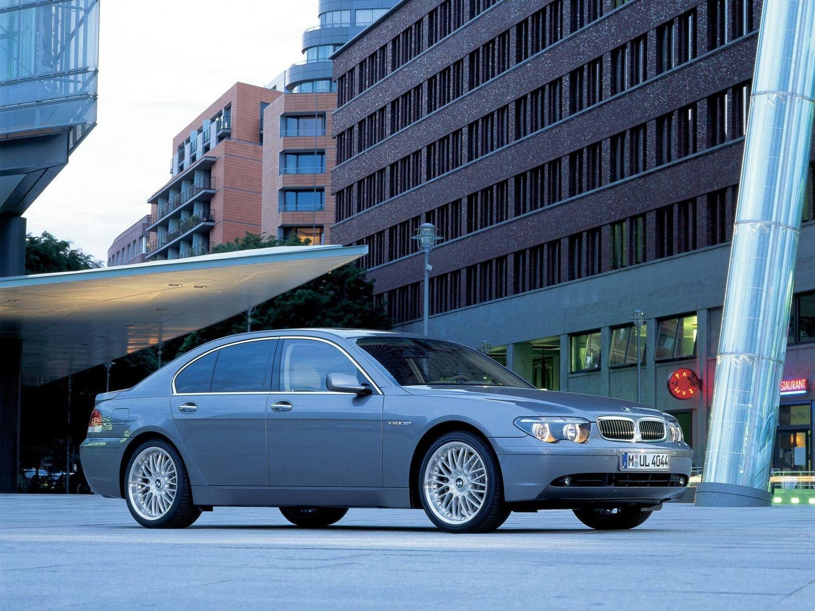 760i