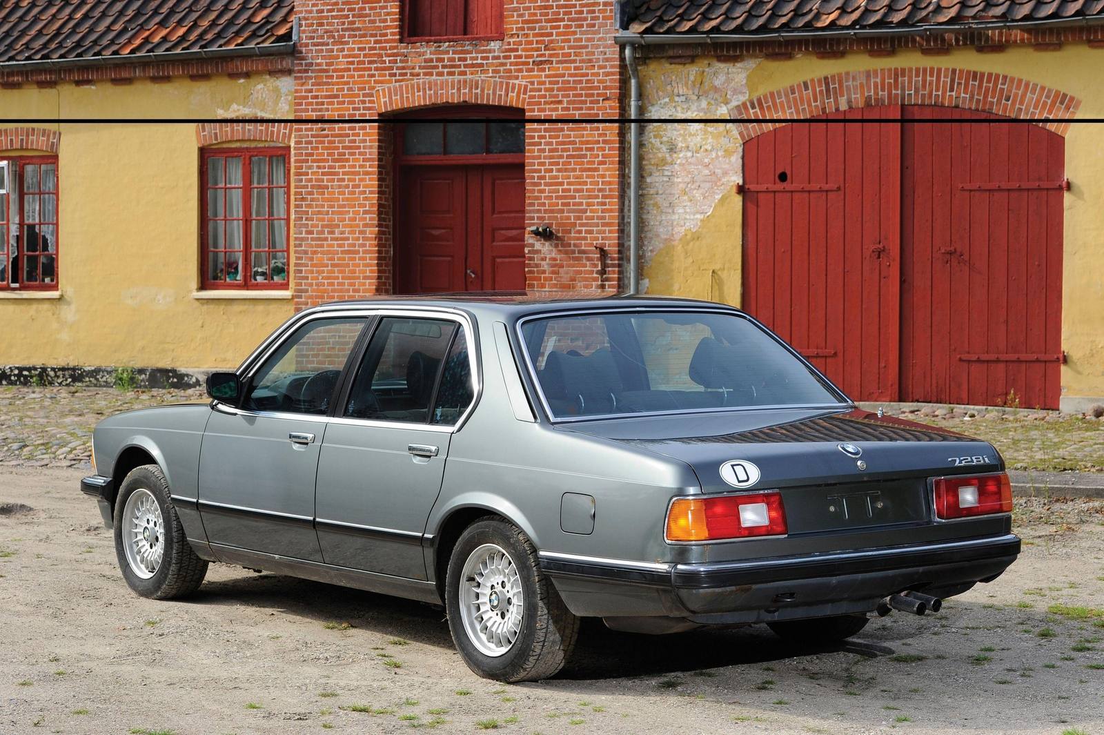 735i
