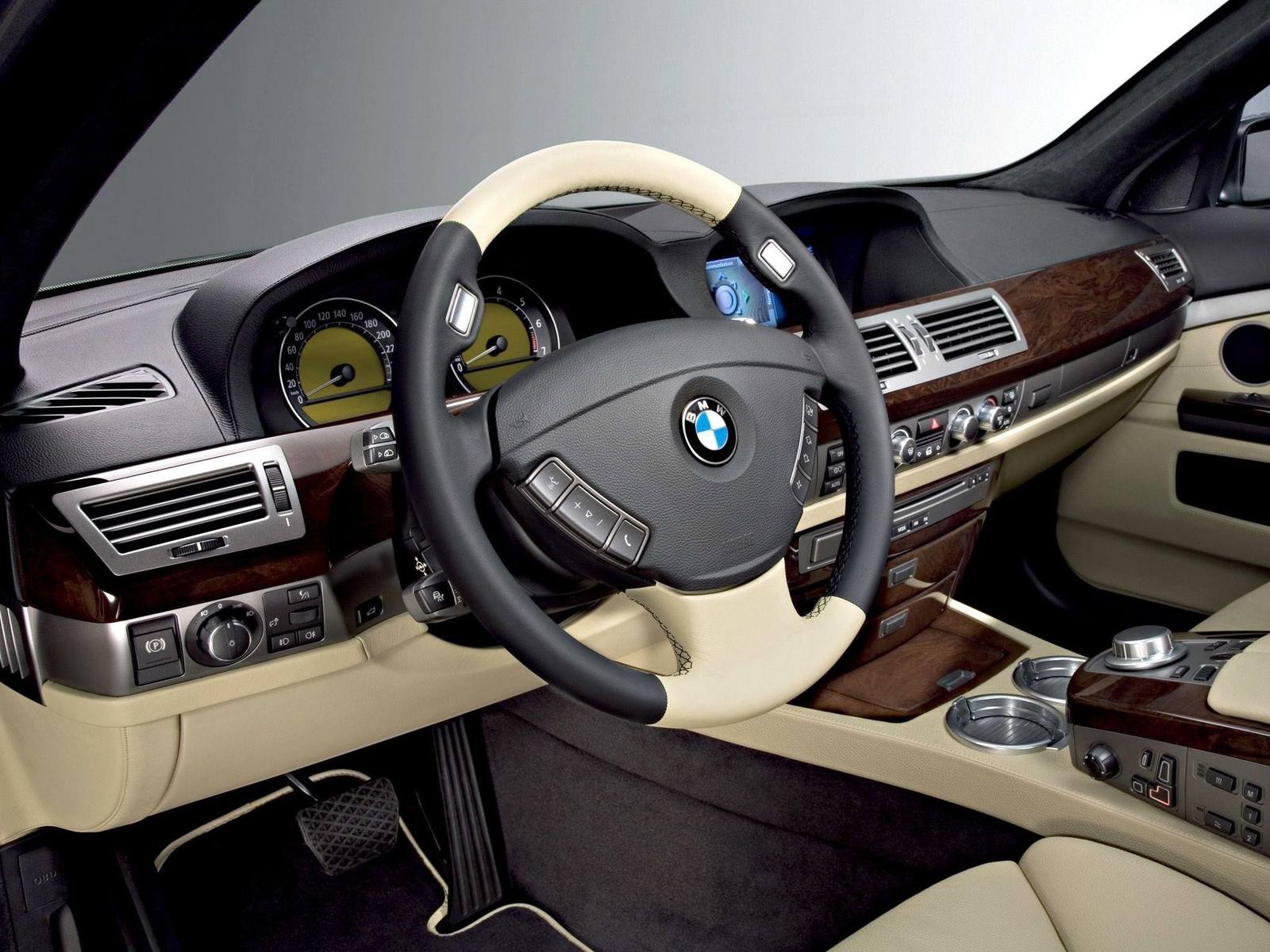 760i