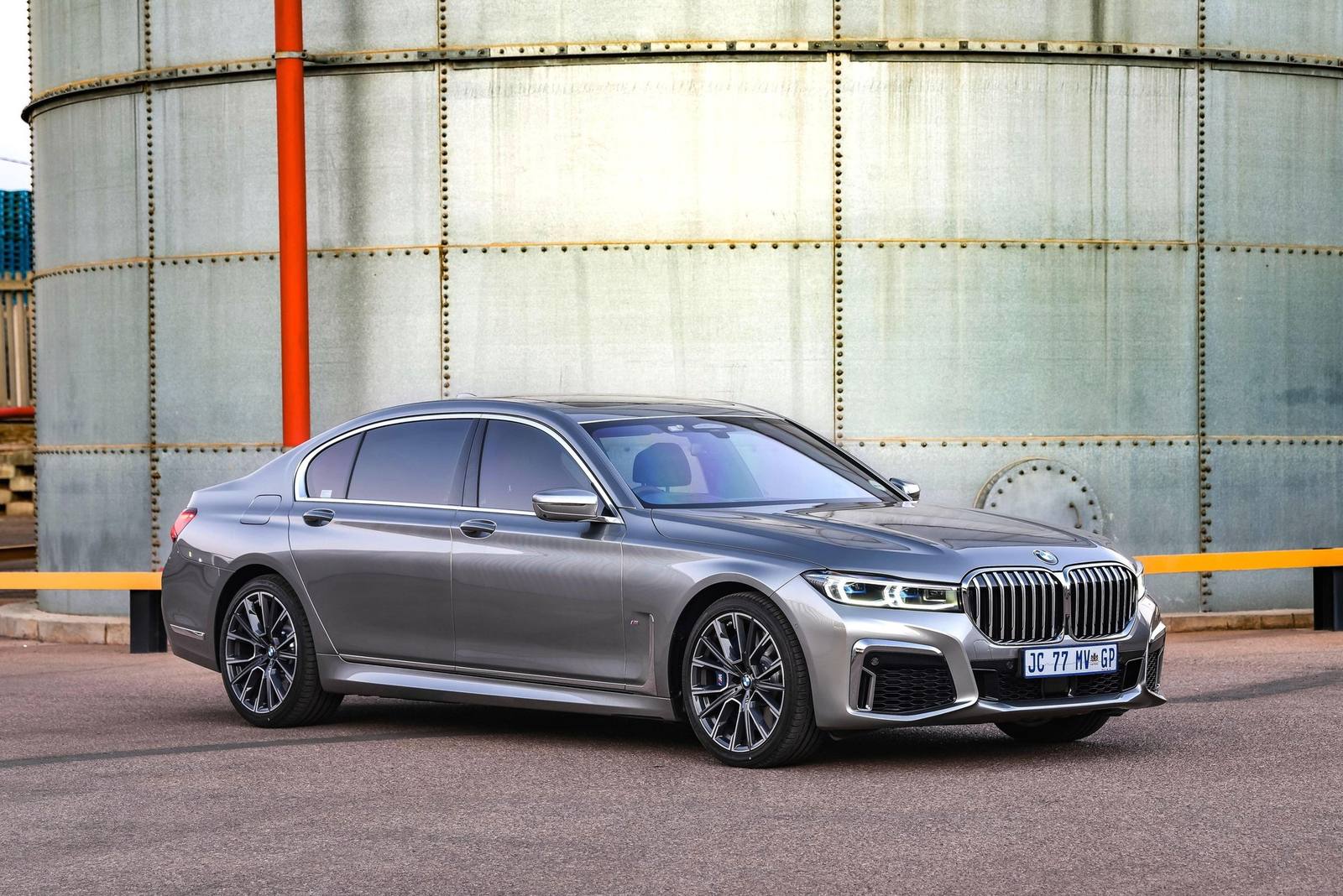 740i