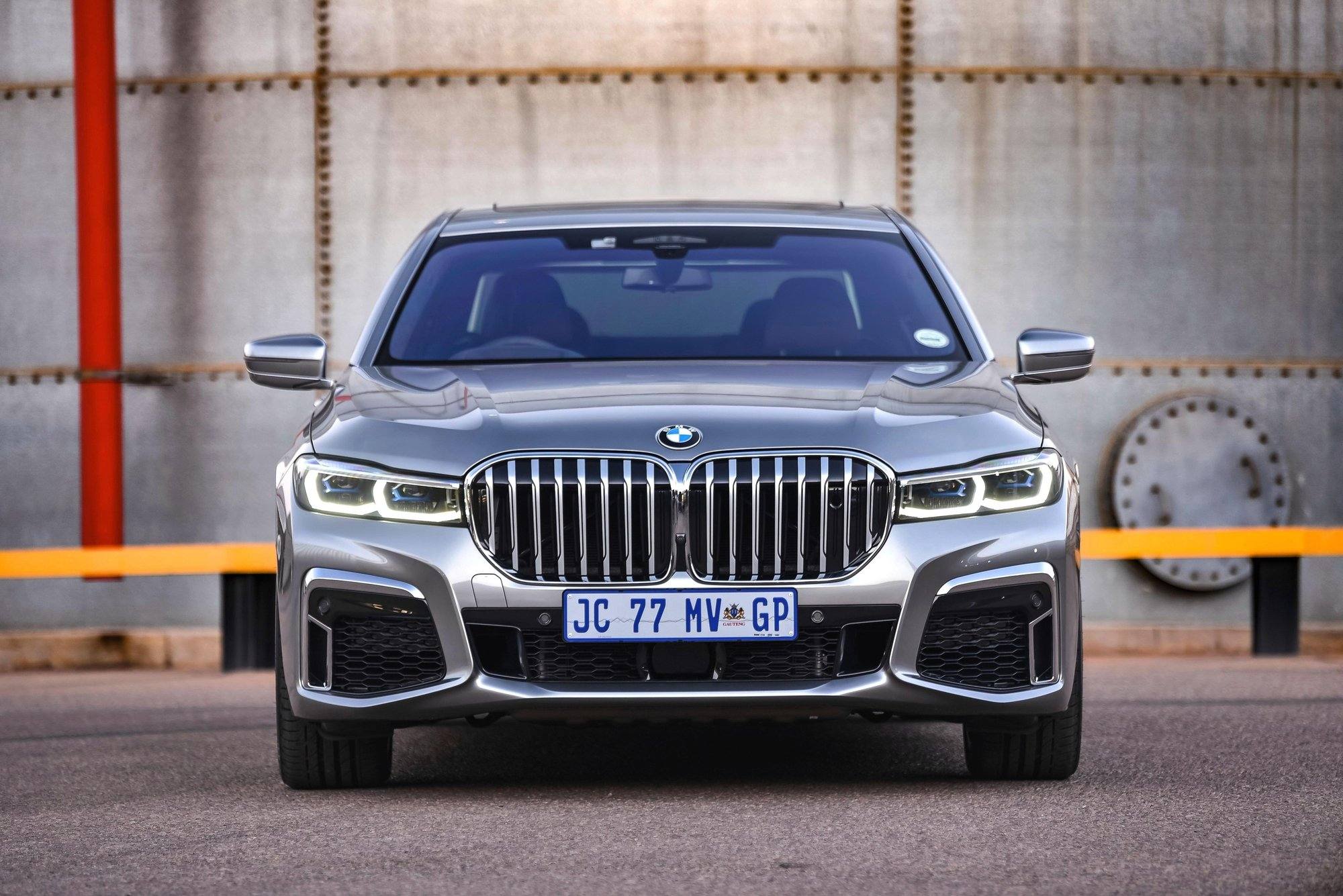 740i